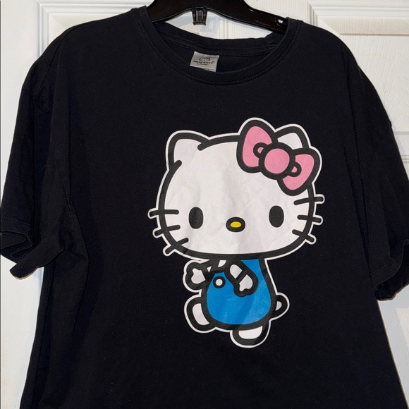 3/$30 Hello Kitty Top - Picture 1 of 6